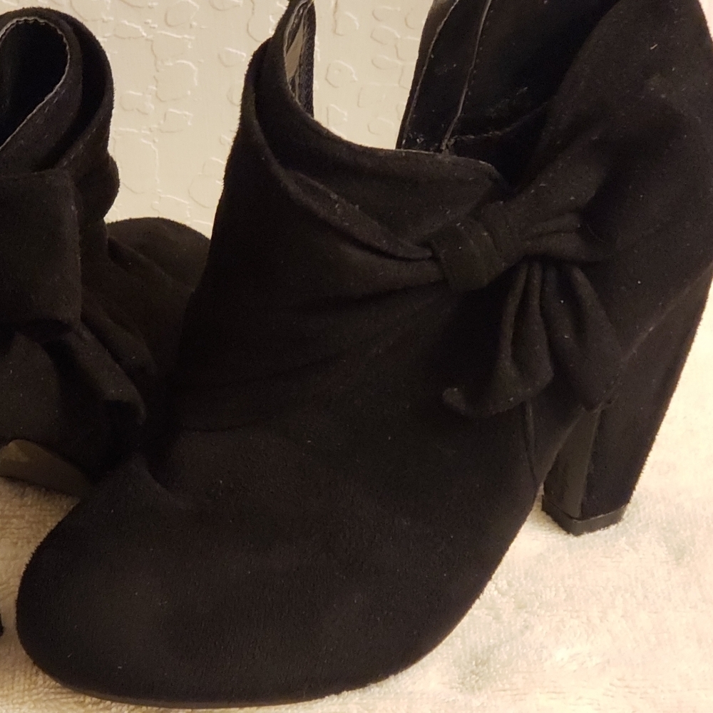 Shoes size 7